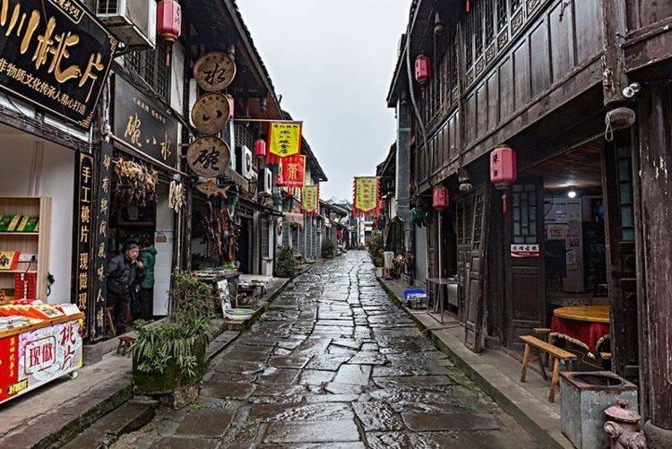 美股三大指数开盘齐涨 纳指涨0.9%